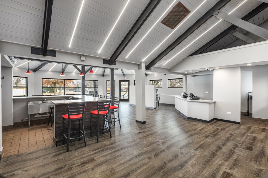 More Photos Of 9750 S Roberts Rd, Palos Hills Freestanding For Sale