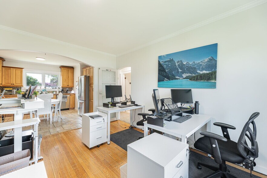 More Photos Of 313 Ross Av, Cochrane Medical For Sale