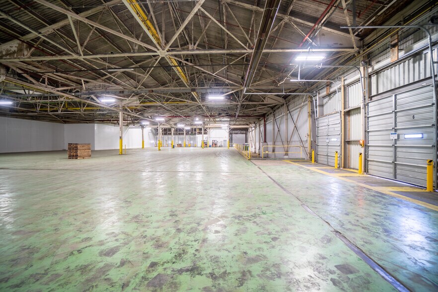 More Photos Of 625-707 W South Side Dr, Decatur Manufacturing For Sale
