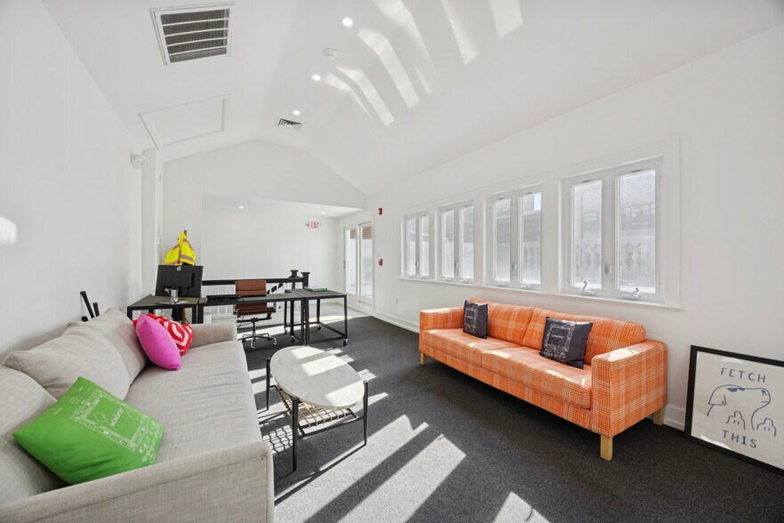 More Photos Of 1631-1633 Locust St, Philadelphia Office For Lease