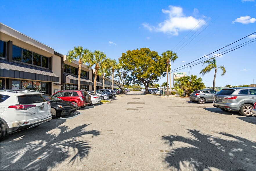 More Photos Of 2025 N Dixie Hwy, Pompano Beach Storefront Retail Office For Sale