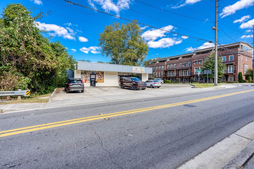 More Photos Of 301 NE Lemon St, Marietta Freestanding For Lease