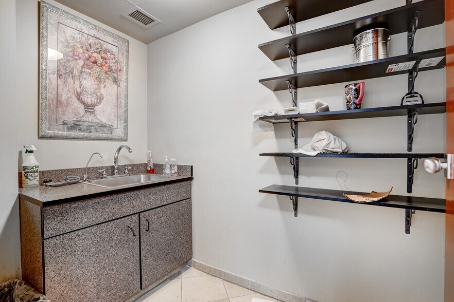 More Photos Of 215 S Wadsworth Blvd, Lakewood Medical For Lease