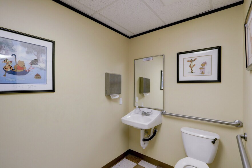 More Photos Of 19701 Kingwood Dr, Kingwood Medical For Sale