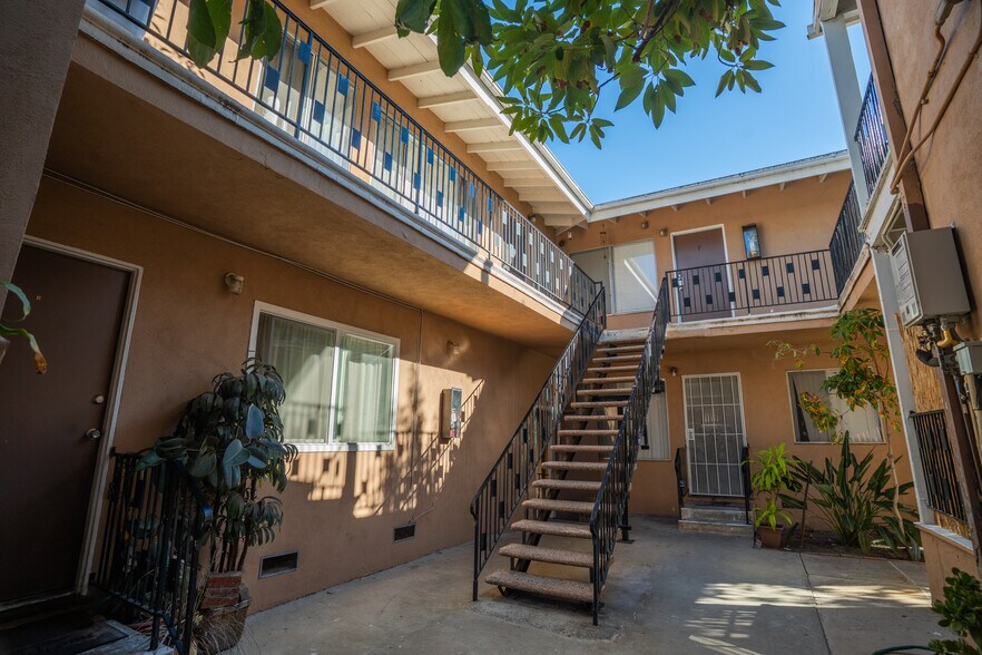 More Photos Of 1129-1135 W 10th St, San Pedro Apartments For Sale