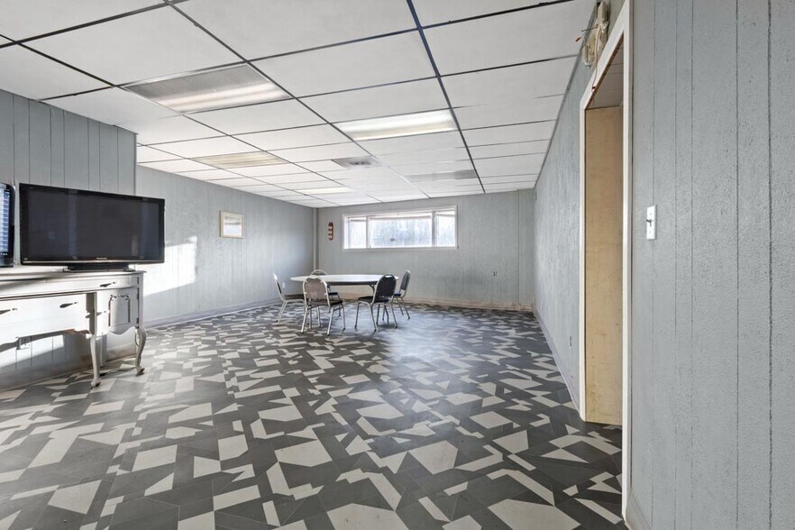 More Photos Of 223 Fearing Blvd, Toledo Freestanding For Lease