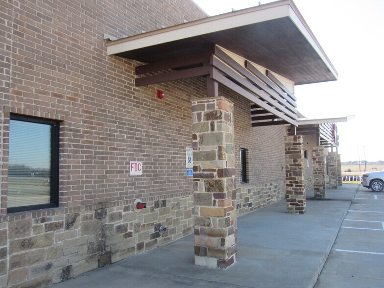 More Photos Of 595 W FM 120, Pottsboro Office For Lease