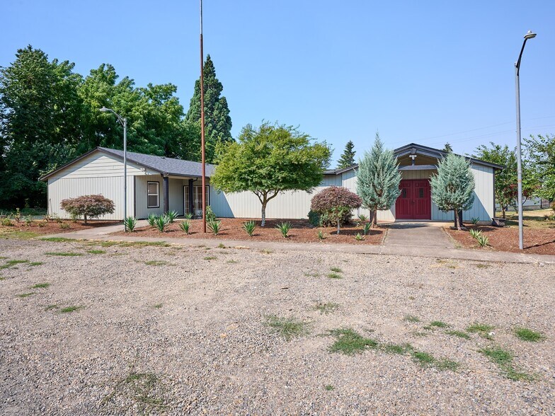 More Photos Of 1480 NE Laurel Ave, Woodburn Office For Sale
