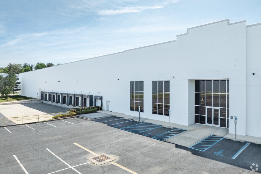More Photos Of 261 River Rd, Clifton Distribution For Lease