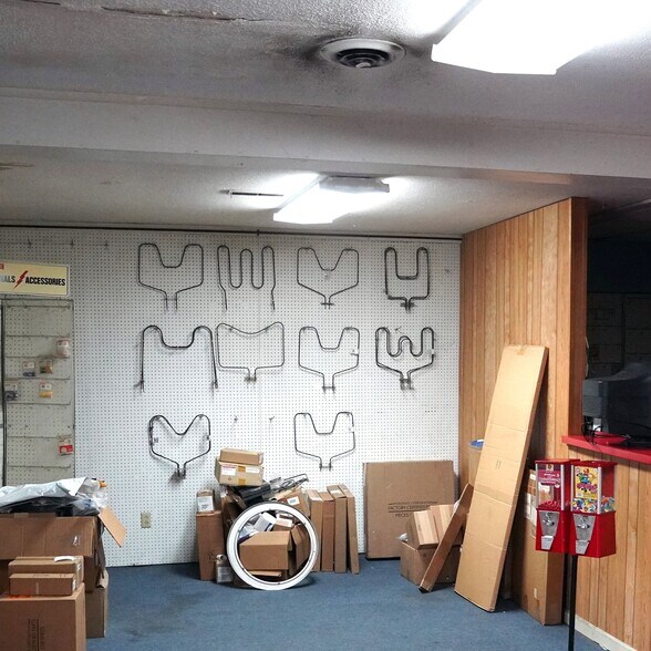 More Photos Of 1900 8th Ave, Parkersburg Garden Center For Sale