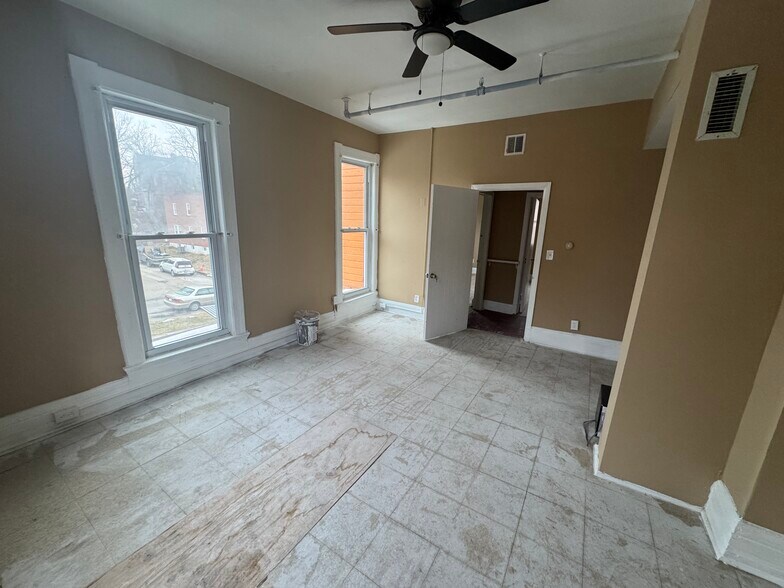 More Photos Of 2449 Shirley Ave, Baltimore Flex For Sale