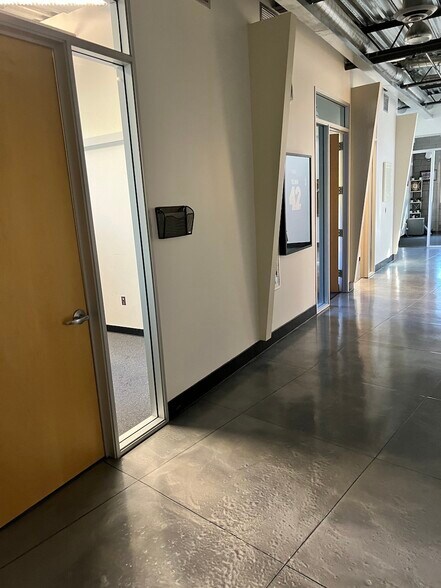 More Photos Of 1437 W Auto Dr, Tempe Showroom For Lease