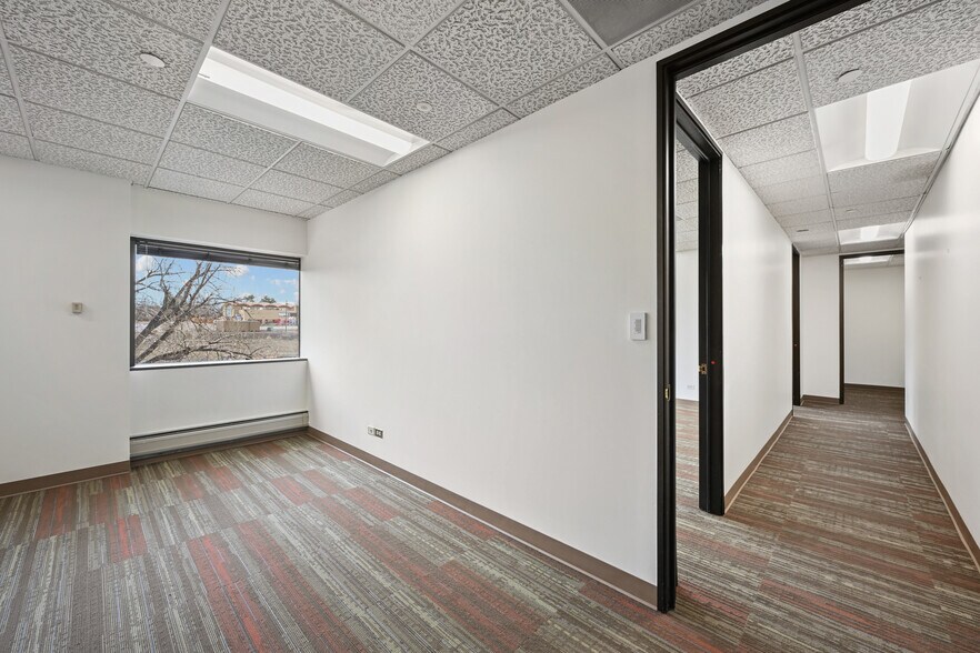 More Photos Of 425 S Cherry St, Glendale Office For Lease