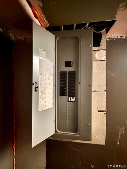 More Photos Of 16-20 Henry St, Hartford Apartments For Sale