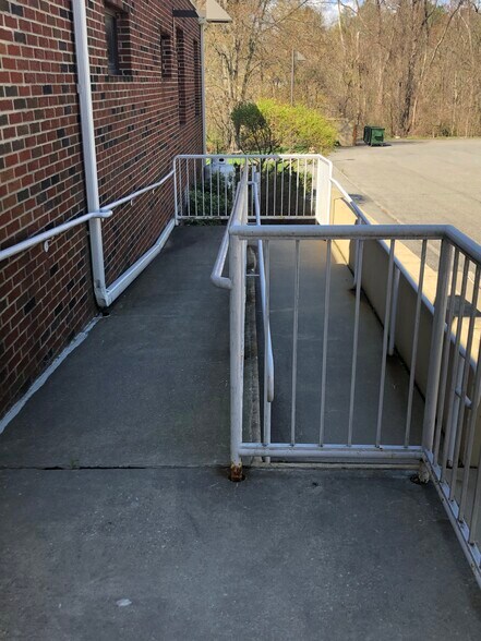 More Photos Of 2966 Crompond Rd, Yorktown Heights Schools For Lease