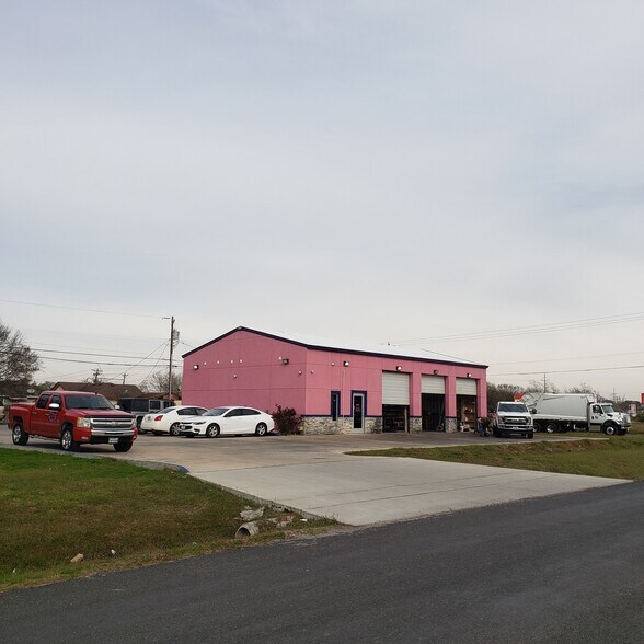 More Photos Of 3102 1st Ave S, Texas City Auto Repair For Sale