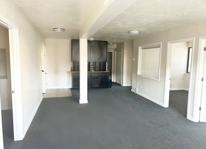 More Photos Of 518-540 S Commerce Dr, Orem Warehouse For Lease