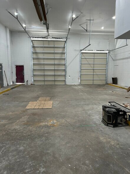 More Photos Of 225 N Highway 91, Summit Service For Lease