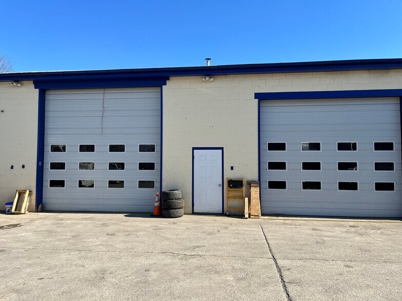 Primary Photo Of 25 W 4th St, Bridgeport Service For Lease