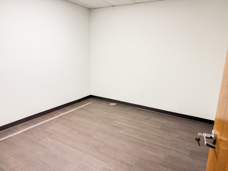 More Photos Of 1449 Forest Ln, Garland Office For Lease