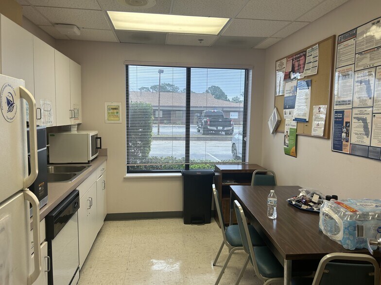 More Photos Of 6905 Old Wolf Bay Rd, Palatka Medical For Sale