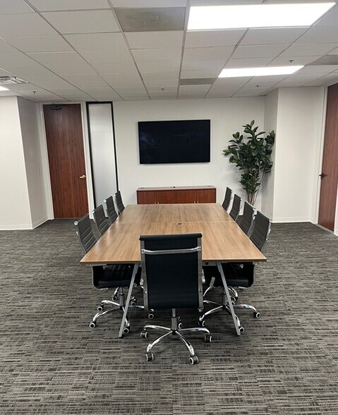 More Photos Of 2350 Airport Fwy, Bedford Office For Lease