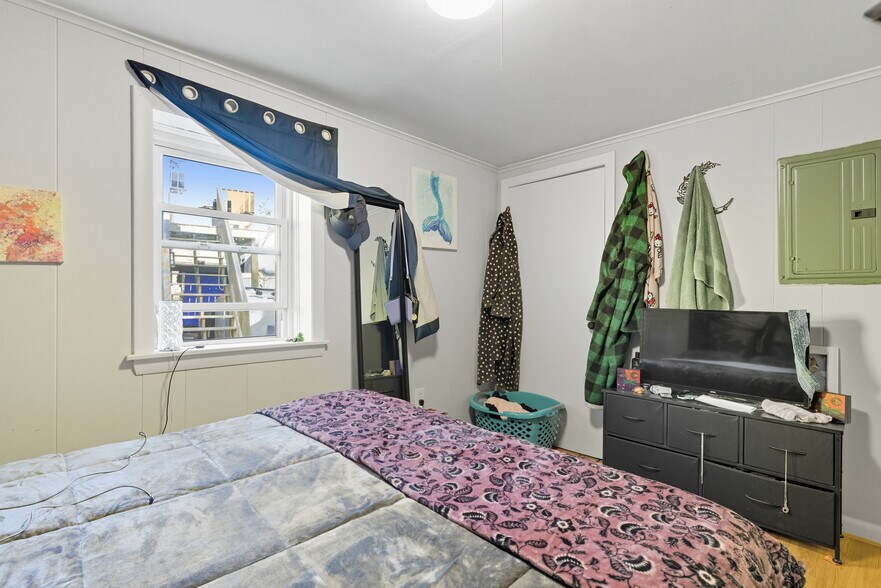 More Photos Of 10 Portland St, South Berwick Storefront Retail Residential For Sale