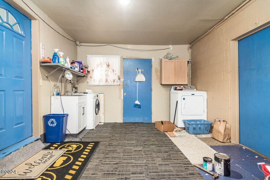 More Photos Of 20 Willow St, Depoe Bay Industrial For Sale