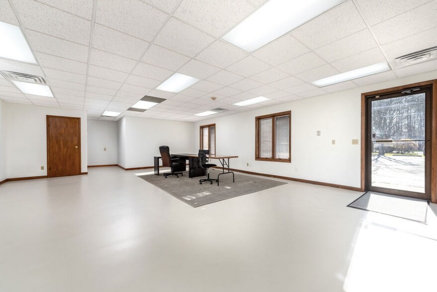 More Photos Of 5403 S Graham Rd, Saint Charles Self Storage For Lease