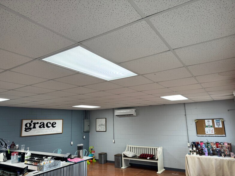 More Photos Of 98 Home Run Rd, Munfordville General Retail For Lease