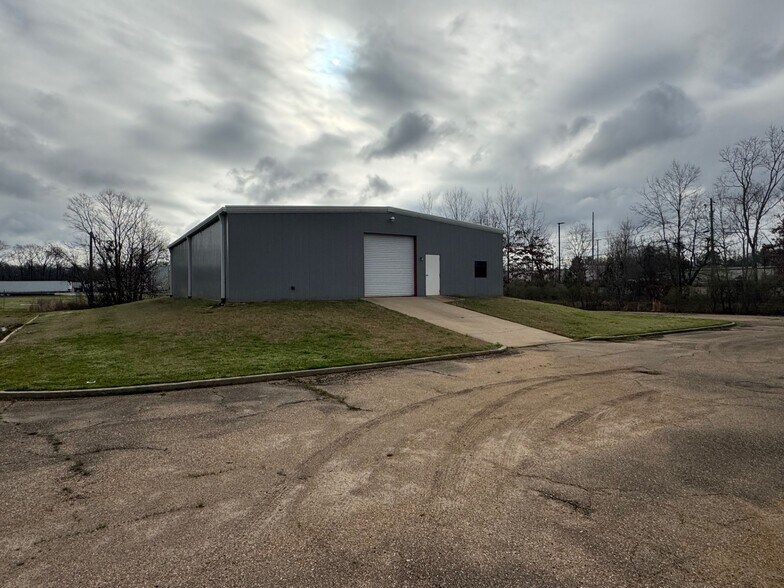 More Photos Of 4400 Mangum Dr, Flowood Office For Lease