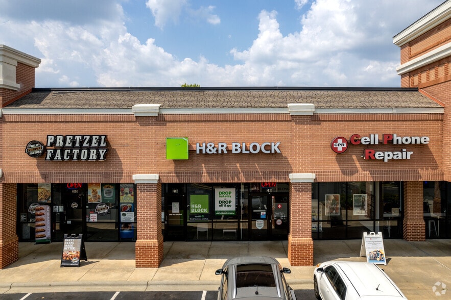 More Photos Of 12806-12820 S Tryon St, Charlotte Supermarket For Lease