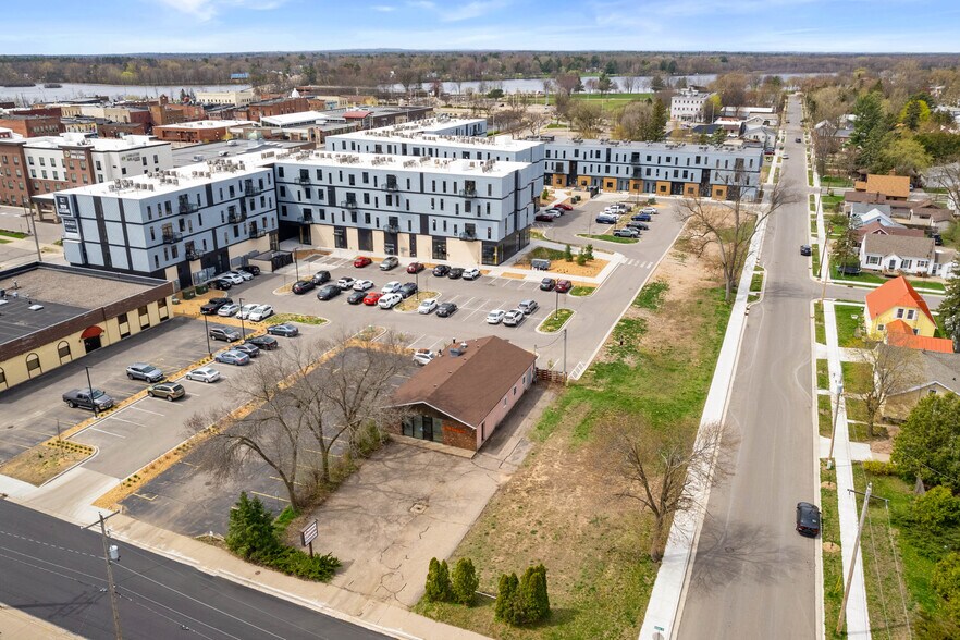 More Photos Of 1008 Union St, Stevens Point Flex For Sale