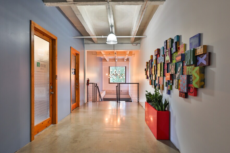 More Photos Of 816 Camaron St, San Antonio Office For Lease