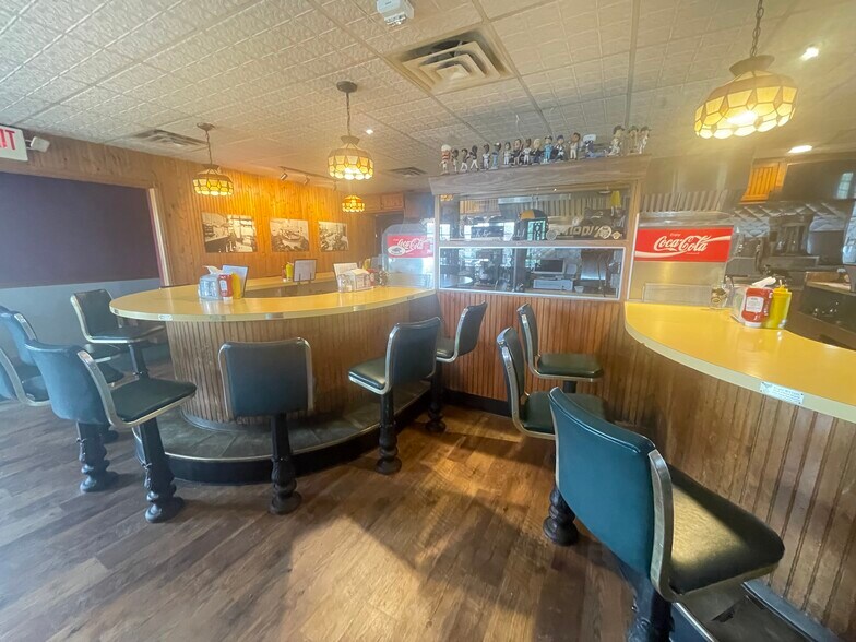 More Photos Of 4629 N Port Washington Rd, Milwaukee Restaurant For Sale