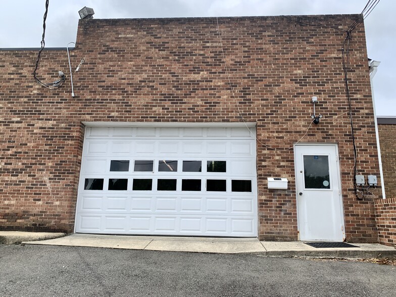 Primary Photo Of 318 Dominion Rd NE, Vienna Service For Lease