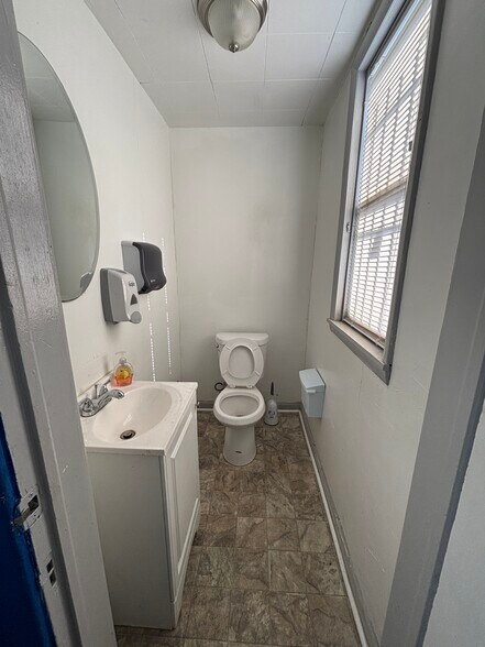 More Photos Of 5419-5421 Harford Rd, Baltimore Freestanding For Lease