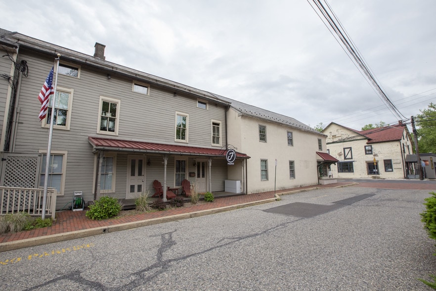 More Photos Of 30 W Bridge St, New Hope Freestanding For Lease