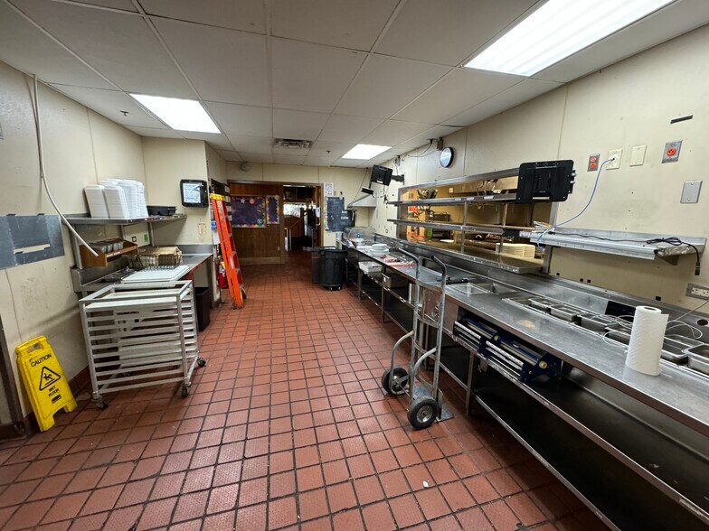 More Photos Of 7814 Reynolds Rd, Mentor Restaurant For Lease