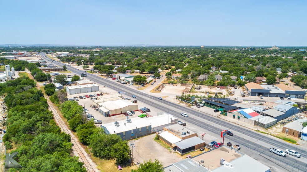 More Photos Of 1841 S Treadaway Blvd, Abilene Industrial For Sale