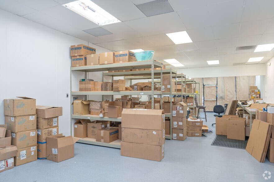 More Photos Of 12462 Natural Bridge Rd, Bridgeton General Retail For Lease