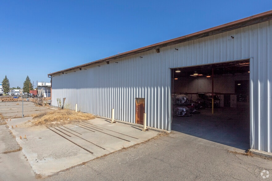 More Photos Of 5333 N Cornelia Ave, Fresno Warehouse For Lease