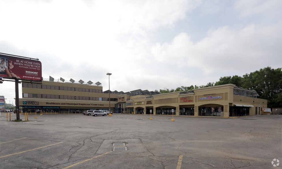 More Photos Of 1685 Main St W, Hamilton Storefront For Lease