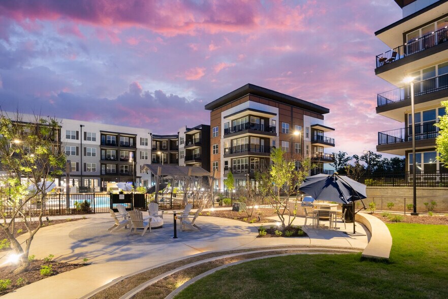 More Photos Of 930 W Mallard Creek Church Rd, Charlotte Apartments For Lease
