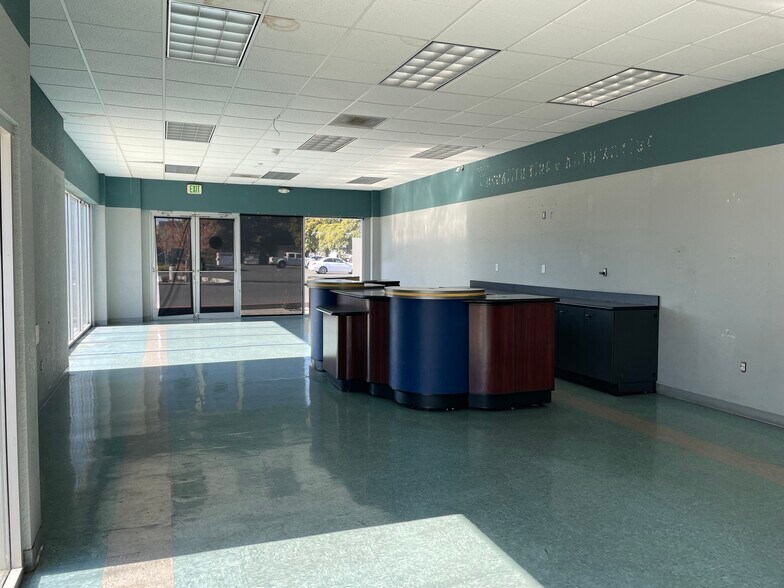 More Photos Of 850 Redwood St, Vallejo Auto Repair For Lease