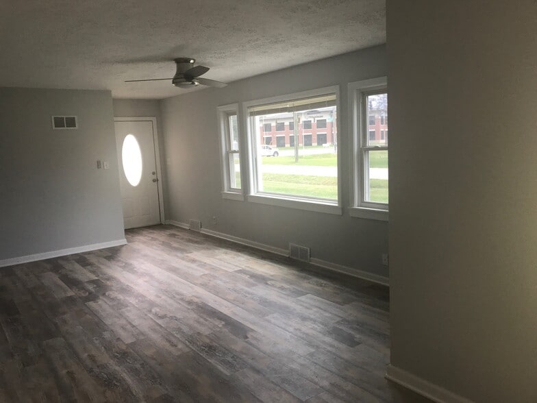 More Photos Of 7002 S East St, Indianapolis Office For Lease