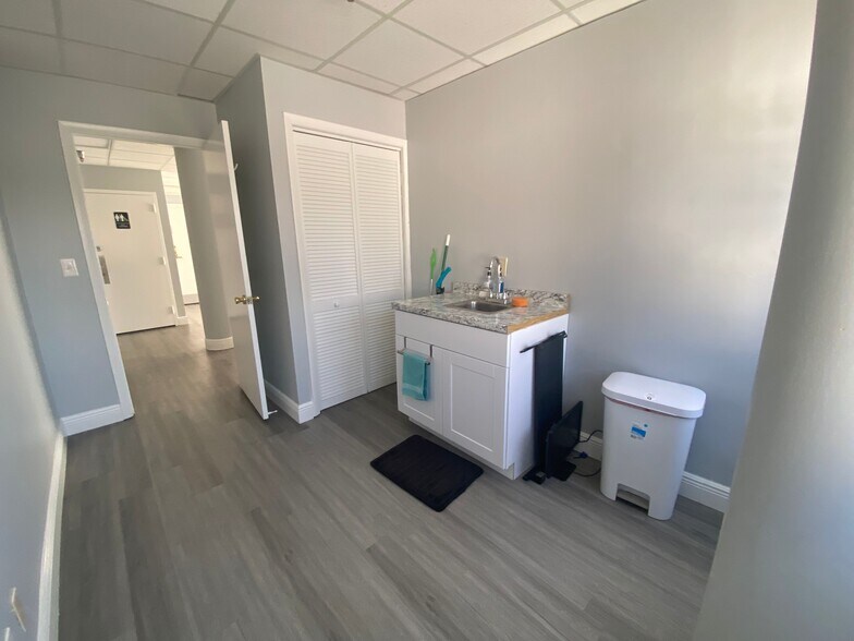 More Photos Of 1700 S Dixie Hwy, Boca Raton Medical For Sale