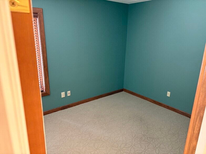 More Photos Of 6728 Loop Rd, Centerville Medical For Sale
