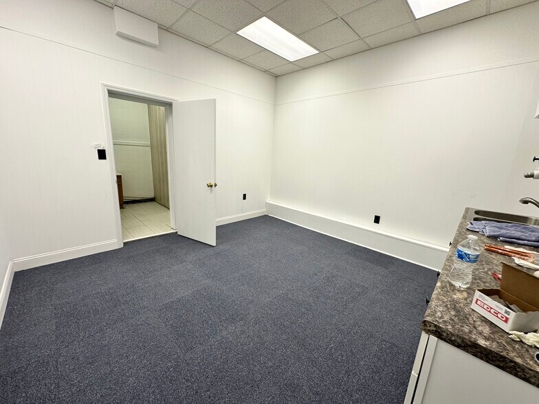 More Photos Of 220 N Main St, Lexington Flex For Lease
