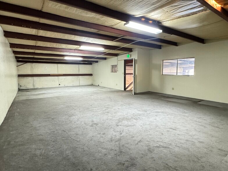 More Photos Of 8 Stokes Dr, Mound House Industrial For Lease